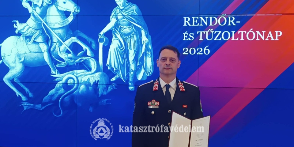 Elismerést kapott egy pápai tűzoltó