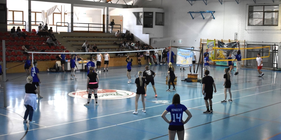 Hagyományteremtő röplabda-torna