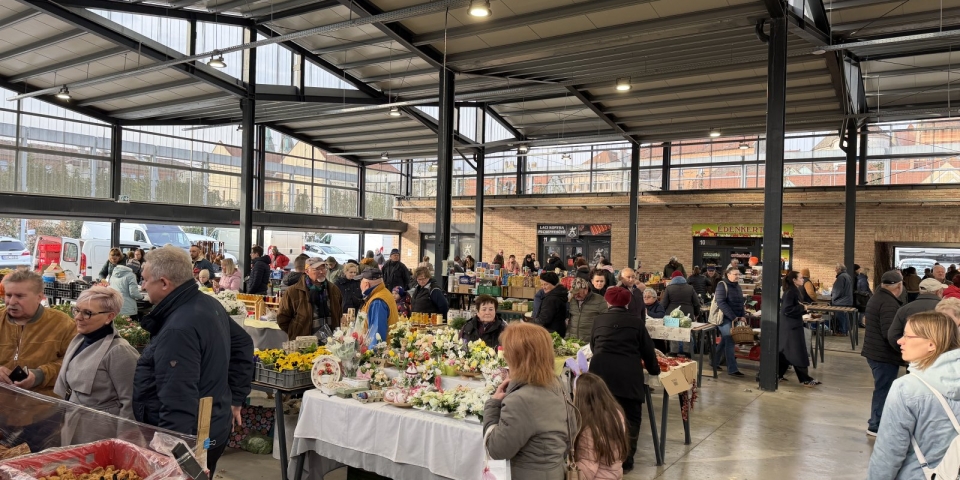 Ha péntek, akkor Pápán piac van...