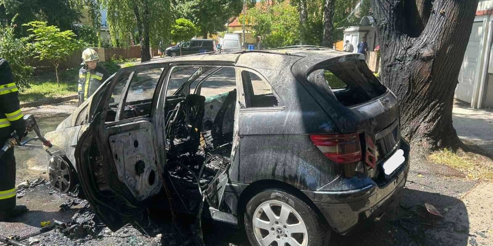 Égő autók országszerte