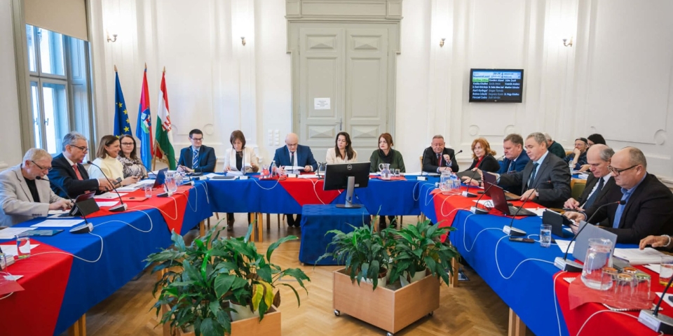 Kitüntető címek adományozásáról is döntenek a képviselők