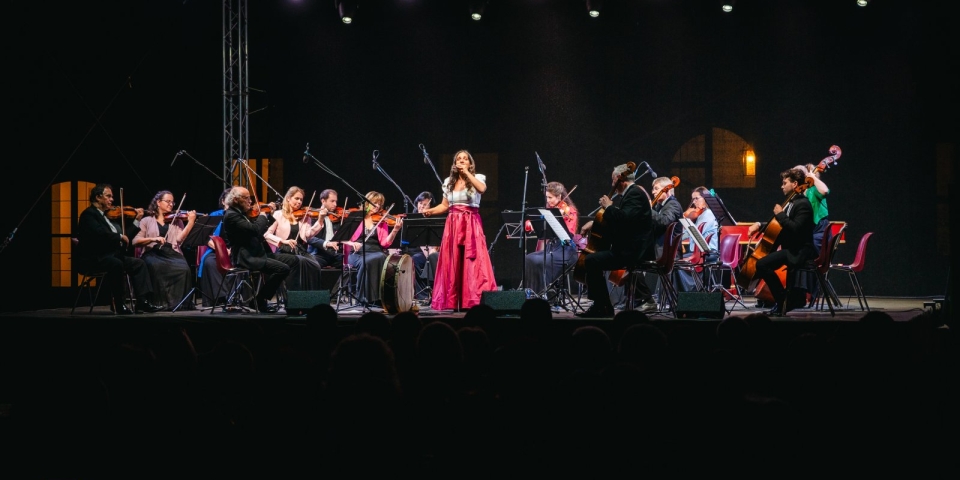 Ölelés a zene szárnyán — Palya Bea és a Budapesti Vonósok a Haydn Fesztivál nyitókoncertjén