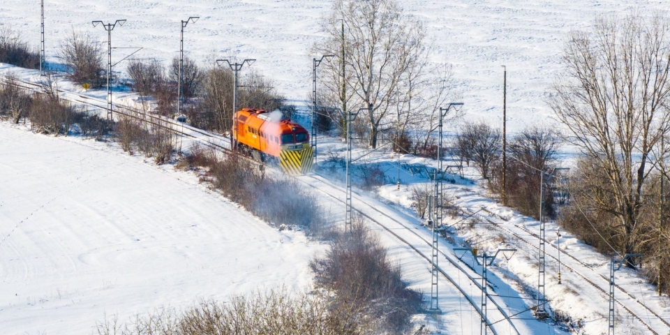 Autóbusszal vagy vonattal utazna? Számítson késésekre!