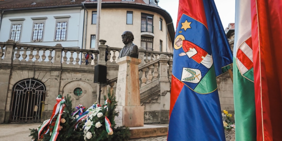 Volt diktatúra, volt elnyomás, voltak áldozatok  Megemlékezés a Kommunista diktatúrák áldozatainak emléknapján