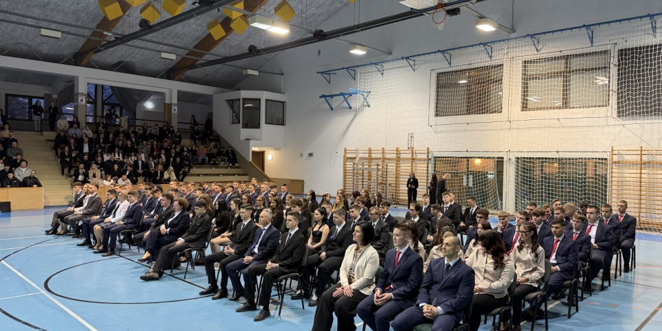 Már a Mezős végzősök is szalagosok