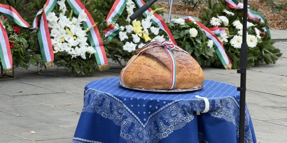 „Egy országot meg lehet alapítani, hazává azonban minden nemzedéknek újra közösen kell tennie”