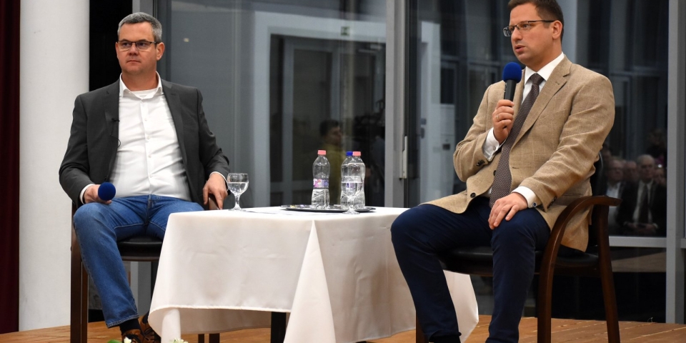 Takács Péter támogatására kérte a választókat Gulyás Gergely