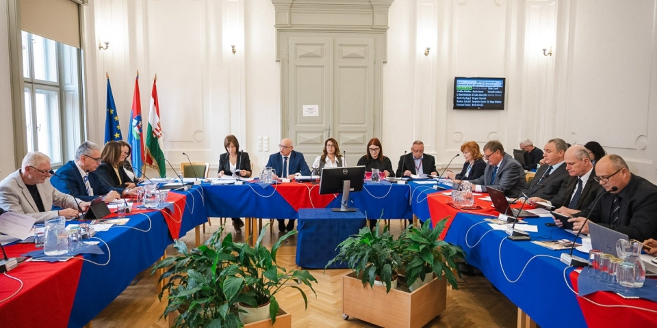 Rendeletmódosítások és beszámolók  Ülésezik a képviselő-testület