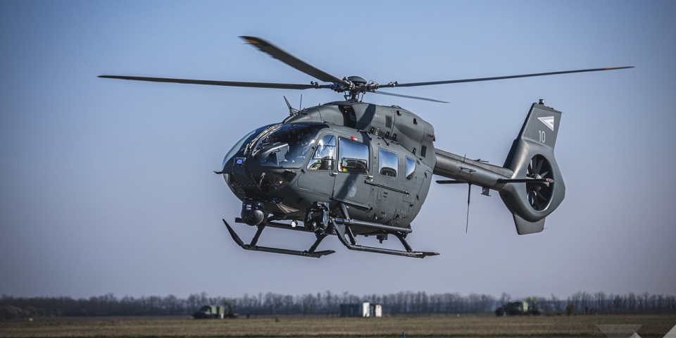 Rádiókapcsolat nélkül repült egy gép a magyar légtérben — A pápai helikopter intézkedett