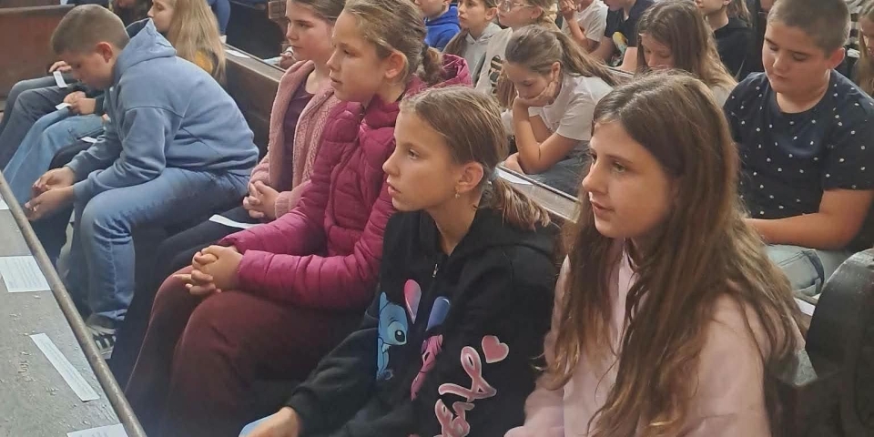 Egymillió gyermek imádkozott a békéért — Pápai diákok is csatlakoztak a kezdeményezéshez