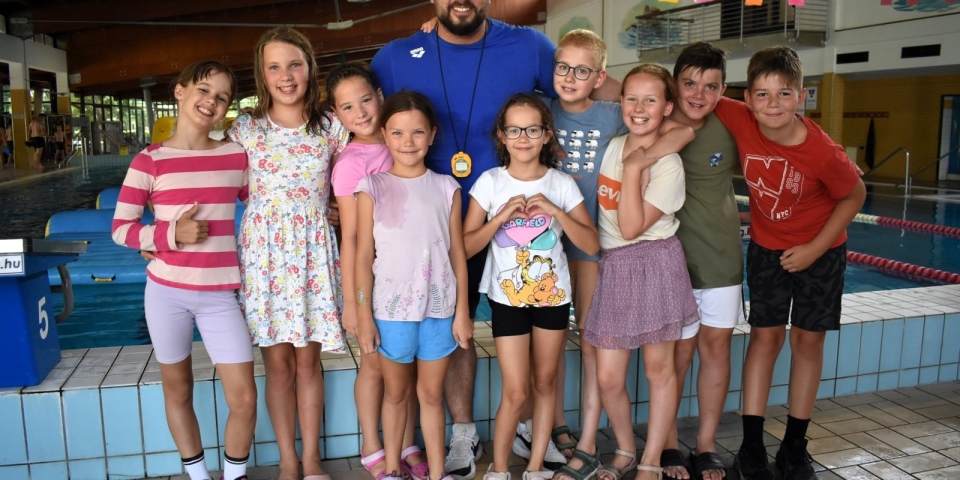 Úszótábor nyolc héten át