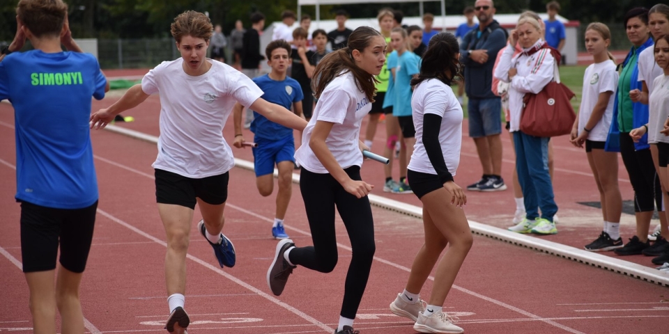 Ügyességi és váltófutó bajnokság várta a diákokat