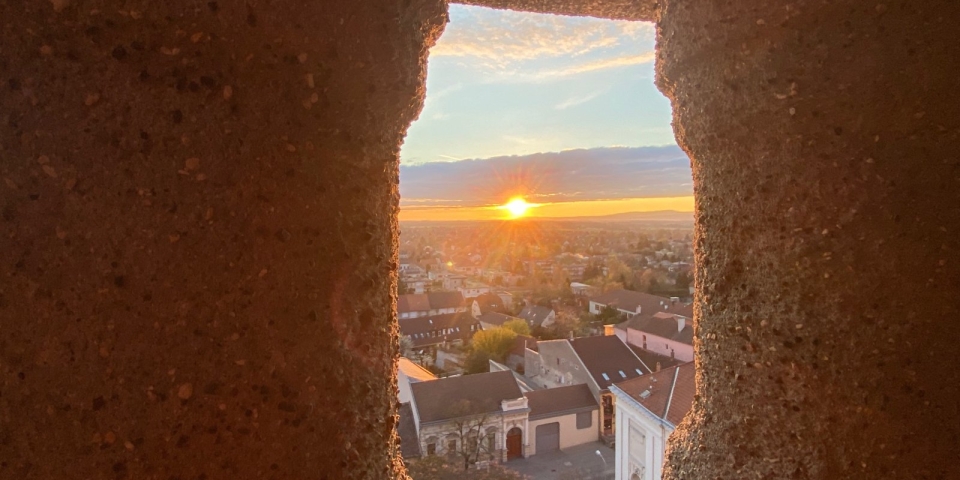 Hajnali áhítat a toronyban