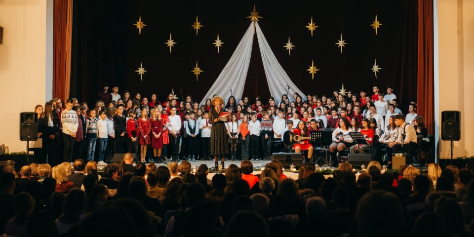 Nyelvek, dallamok és barátságok karácsonya Baróton