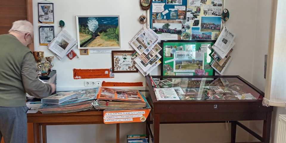 Megemlékezés túrával és minitárlattal  ünnepi program a Bakancsos Természetjáró Kör szervezésében