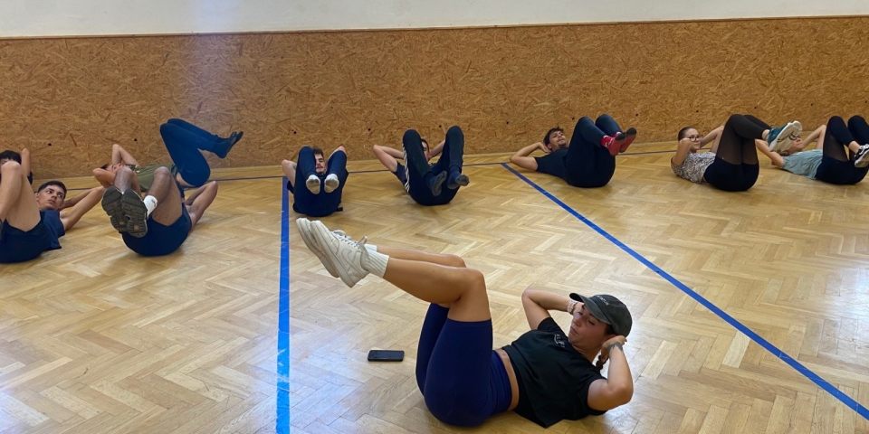 Különleges edzés a Pápai Vadvirág Művészeti Egyesületnél: profi táncművészek tartottak erőnléti tréninget