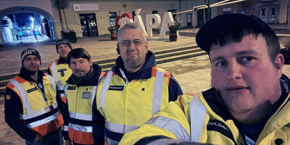 Lehetnének most otthon a családjukkal