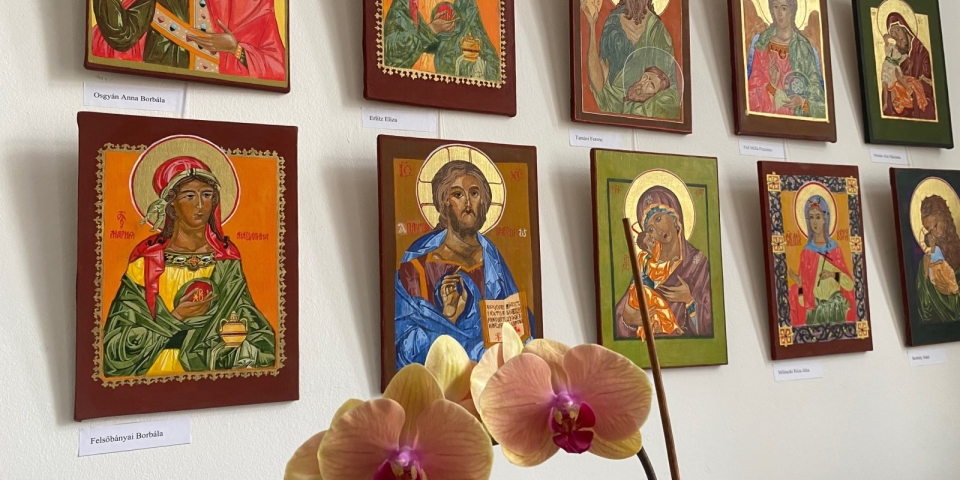 200 alkotás a falakon