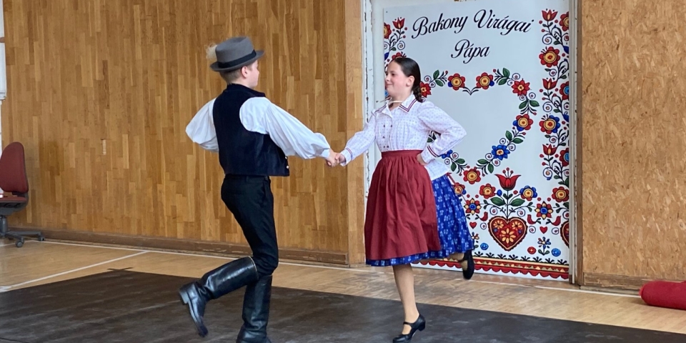 A Bakony virágai táncoltak Pápán