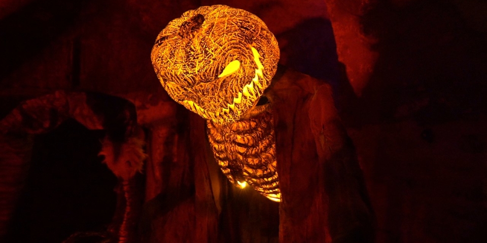 Pápa sötét oldala: szörnyek költöztek a kastély pincéjébe