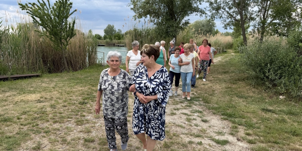 Évadzáró sétával és bográcsozással búcsúztatta a szezont a borsosgyőri nyugdíjasklub