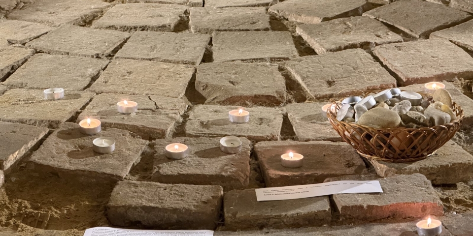 A külvilág hallgatott, de ma emlékeznünk kell