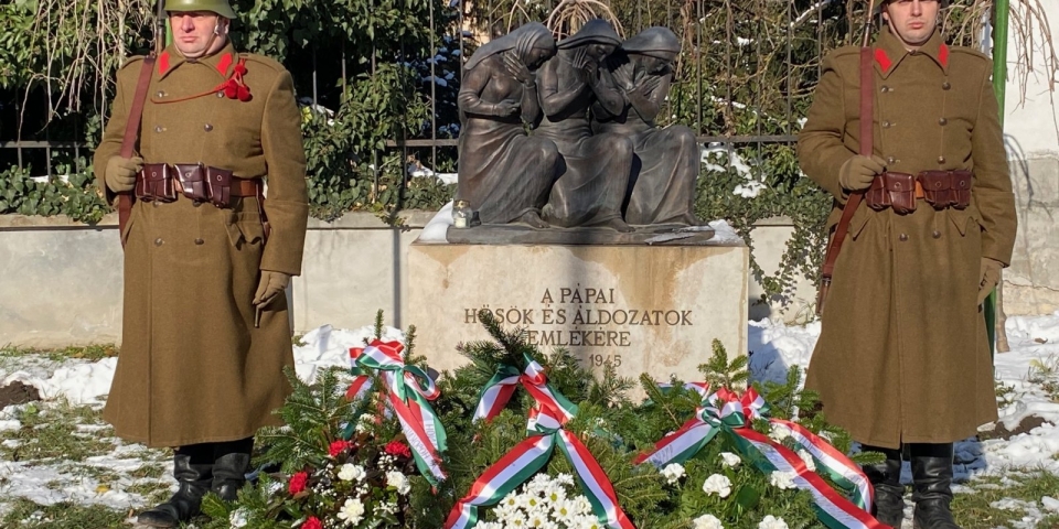 Tisztelet a hősöknek!