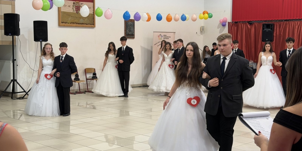 Ki a legszebb kilencedikes lány a Közgázban?