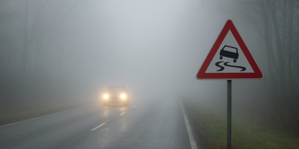 Ködös napokra készülhetnek az autósok Pápa környékén