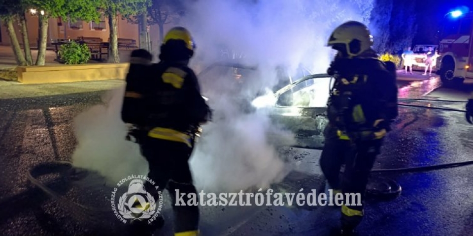 Kigyulladt egy személyautó Bakonypölöskén
