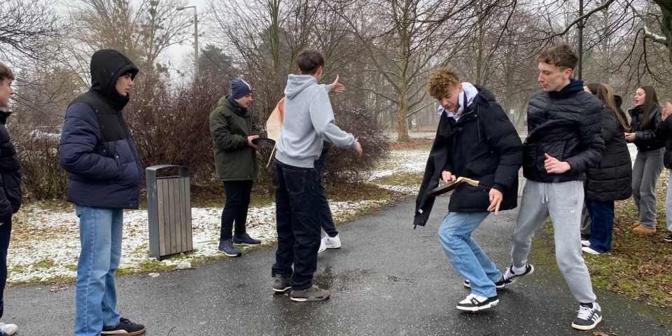 Serpenyős sprint hóesésben