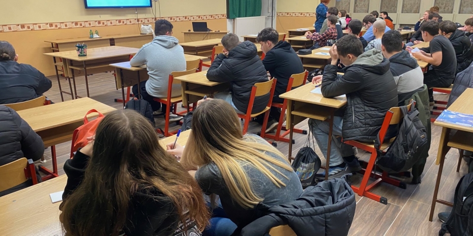 Mit üzennek a betűk?  Grafológiai előadás a magyar nyelv napján az Acsádyban