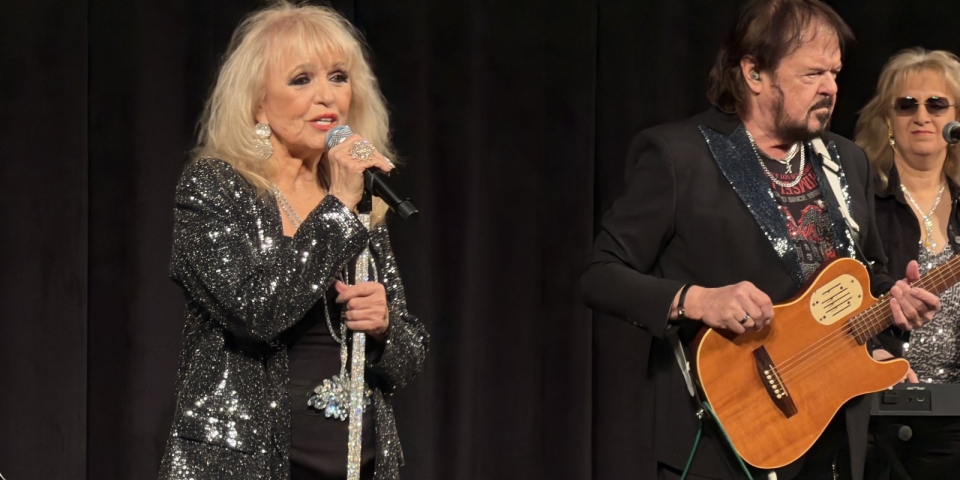 Angyalmadár  adventi koncert a Neoton Família sztárjaival Pápán