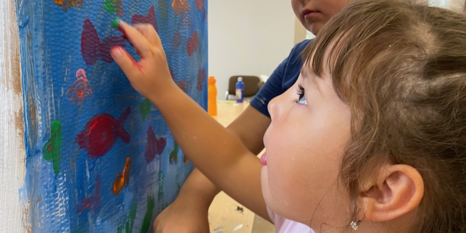 Színházi kulisszák mögé kalauzolta a gyerekeket a JMK tábora