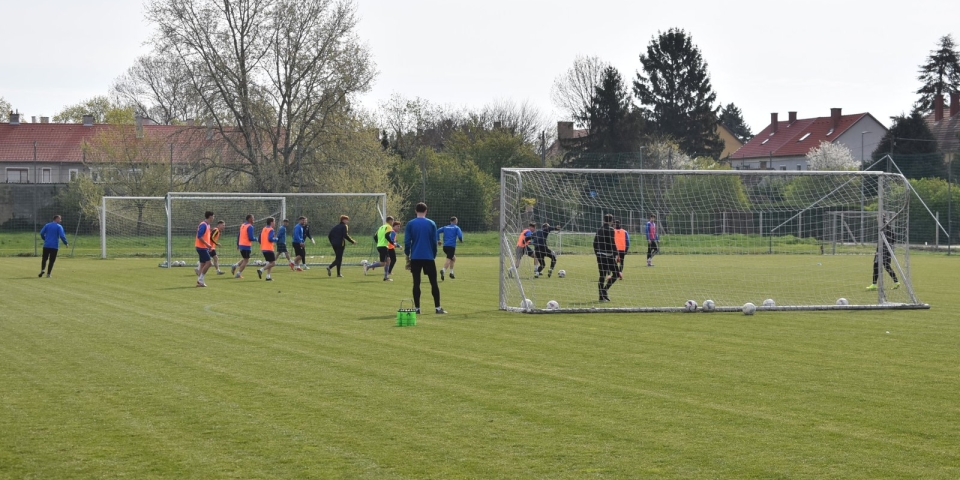 Sorsdöntő meccs előtt a Perutz FC