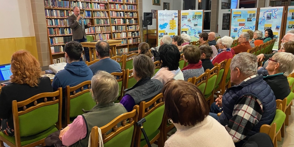 Jókai minden arcát meg kell mutatni  Katona Csaba történész előadása a Jókai 200 programsorozatban