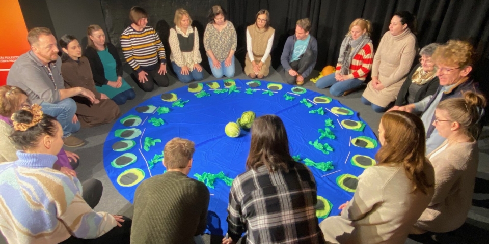 Papír, báb és alkotás  műhelyfoglalkozás Pápán