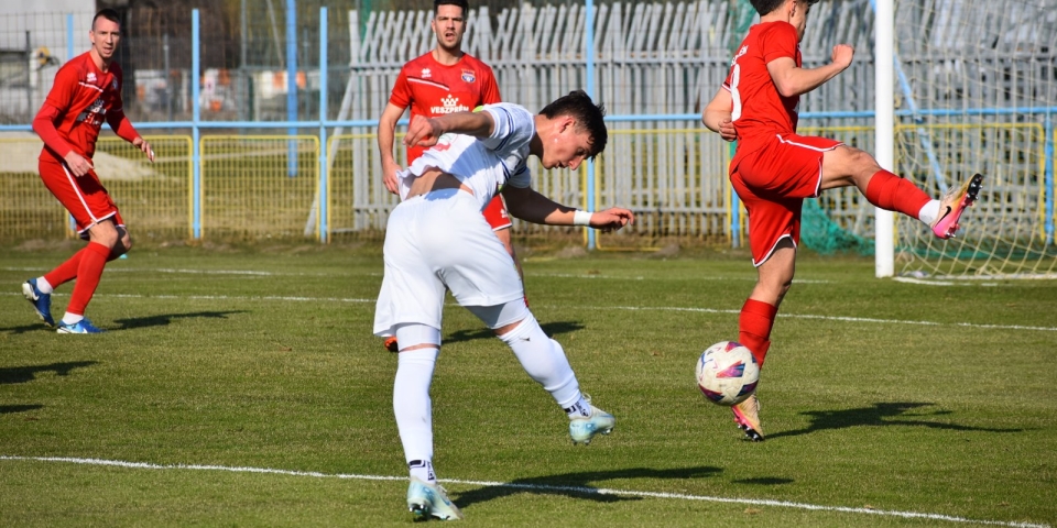 Vármegyei rangadón vereséggel kezdte az évet a Frutti Drink-Perutz FC Pápa