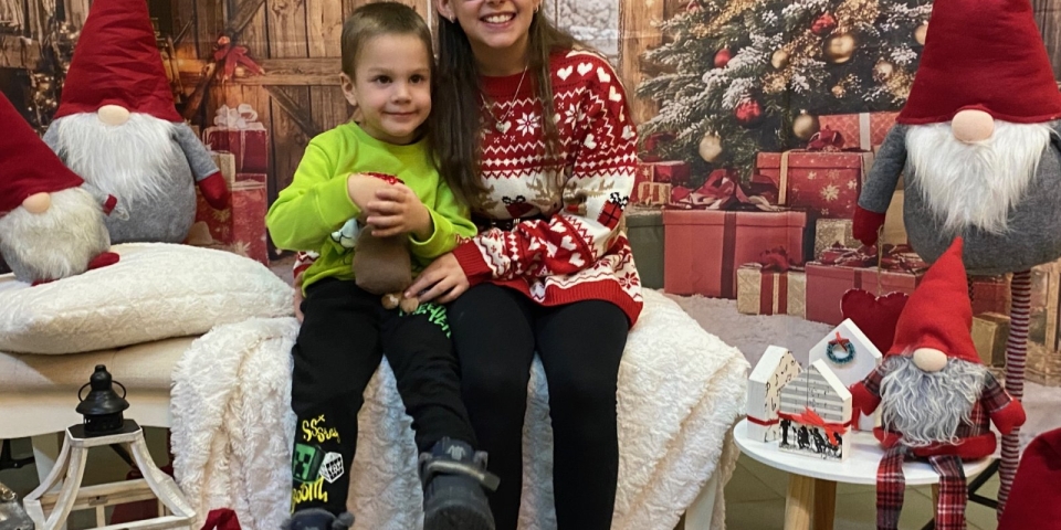 Mesevilág az Erkel Iskolában  Példaértékű összefogással valósult meg az idei adventi vásár