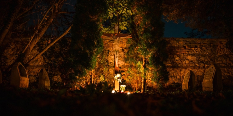 A mai nap Mindenszentek, holnap lesz Halottak napja