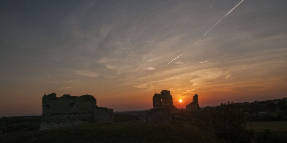 Csillagfényes este a döbröntei várromnál