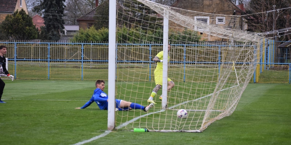 Nem kegyelmezett a listavezető