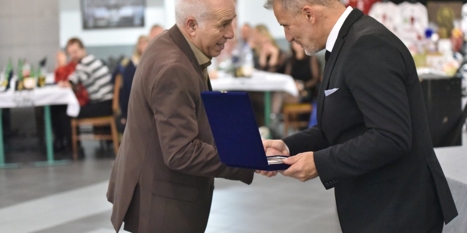 Boldog születésnapot, PELC és Perutz!