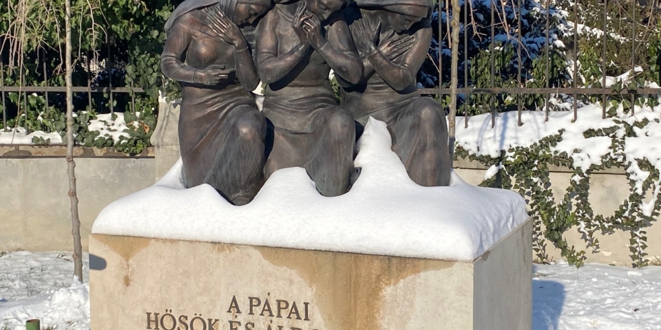 Harminc éve tiszteleg Pápa a doni hősök emléke előtt