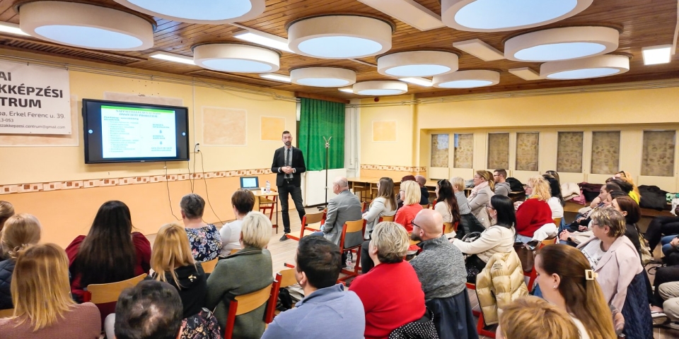 Szakmai napot tartott az Új Esély Központ Pápán
