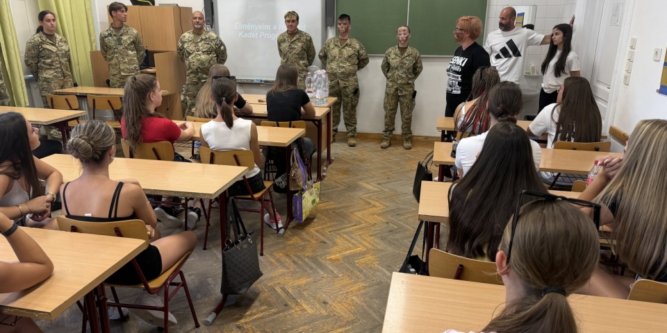 Ismerkedéssel és játékos programokkal kezdődött a tanév a Pápai Közgázban