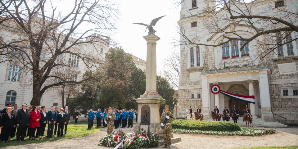 Szabadság, közösség, emlékezés  Így ünnepelte Pápa március 15-ét