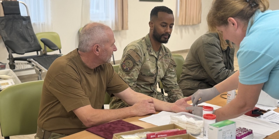 Magyar-Lengyel egy vér - véradás a bázison