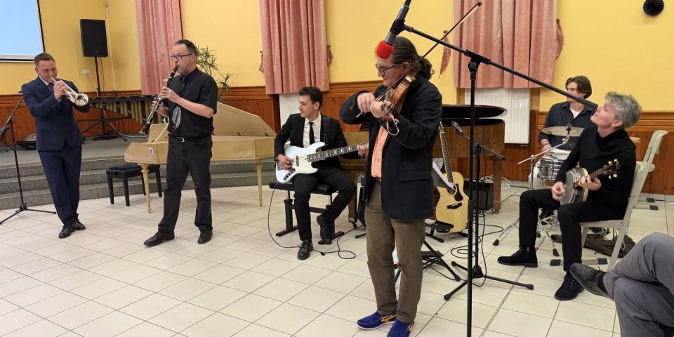 90 év zene, 90 év oktatás