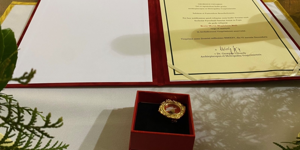  A hit, a tisztaság élő jele  ereklye érkezett a pápai Szent Anna Plébániára